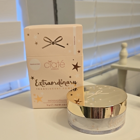 Ciaté London Translucent Powder with Gold Lid - Picture 1 of 3
